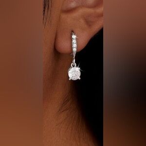 Gorgeous Dillards Silver white topaz dangle earrings